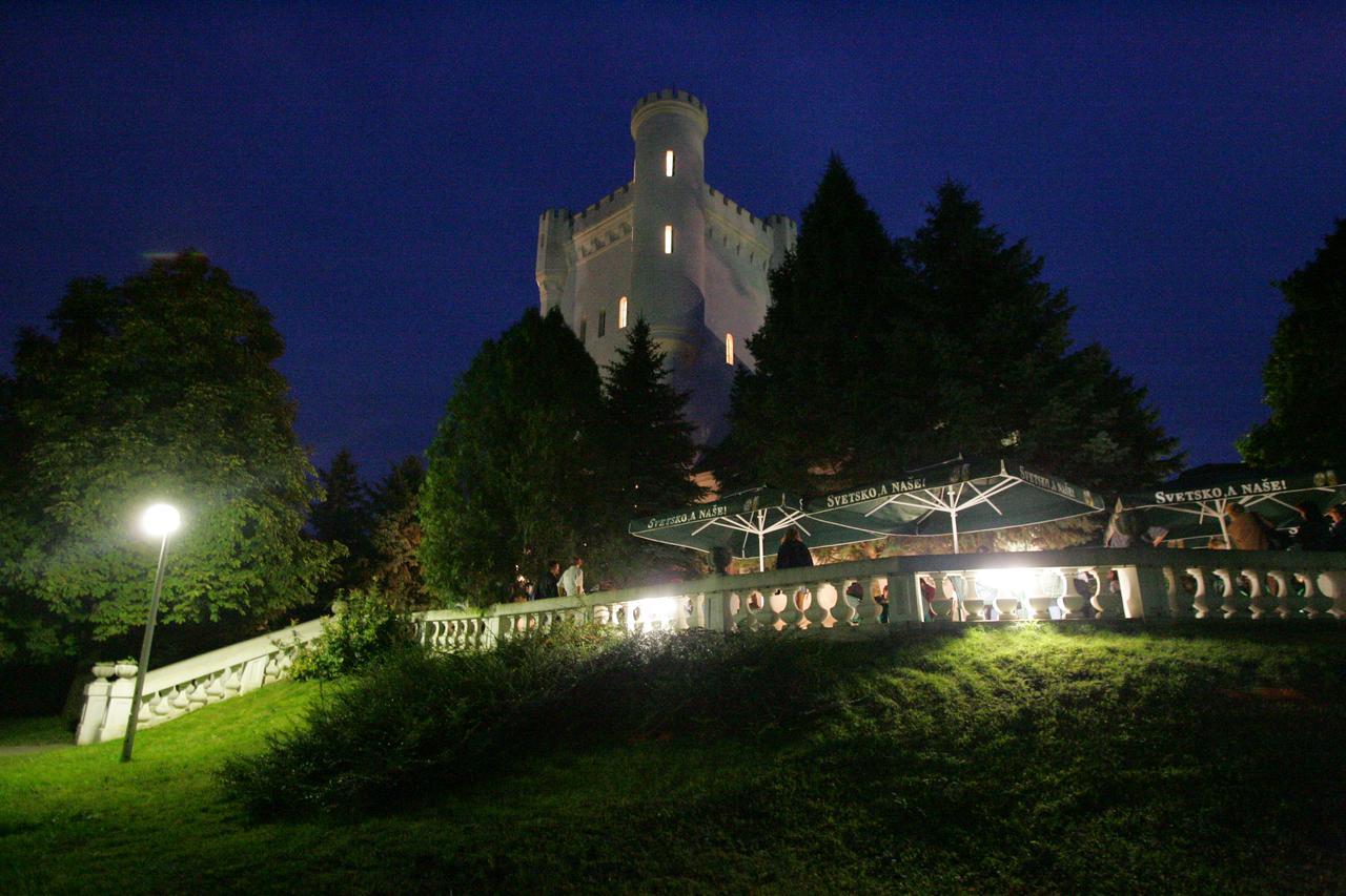 Dvorac Fantast Panzió Óbecse Kültér fotó
