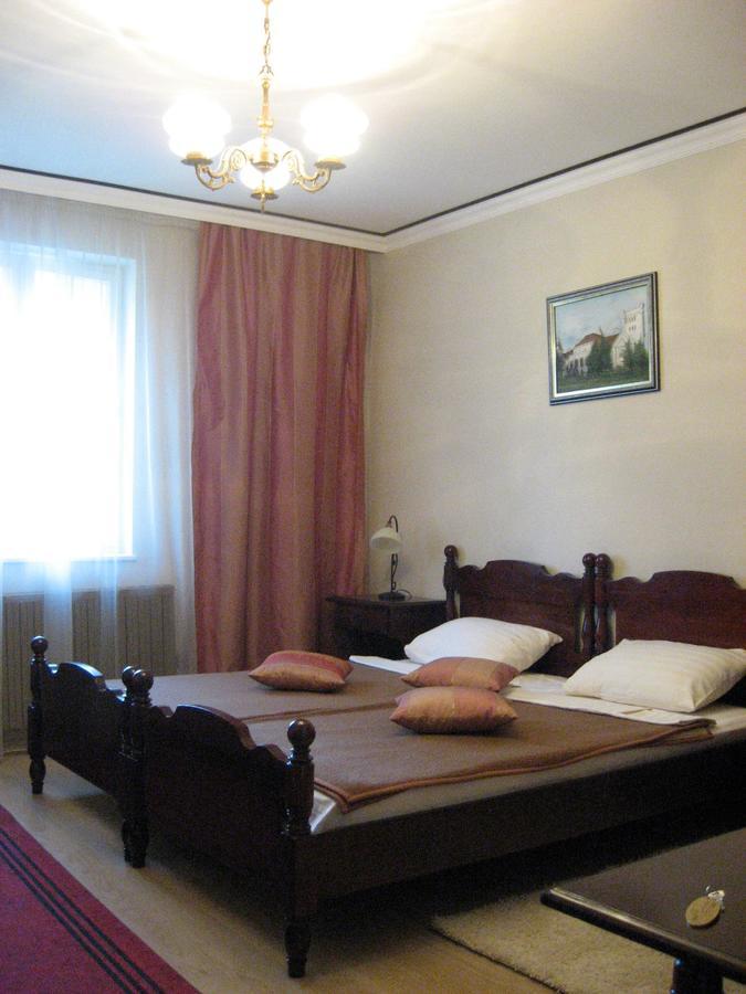 Dvorac Fantast Panzió Óbecse Kültér fotó